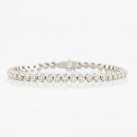 Tennisarmband 18K vitguld med briljantslipade diamanter.