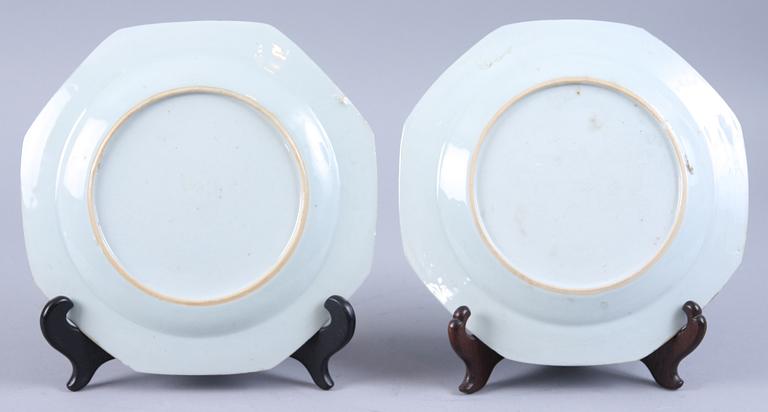 TALLRIKAR, ett par, porslin, Kina, 1700-tal.