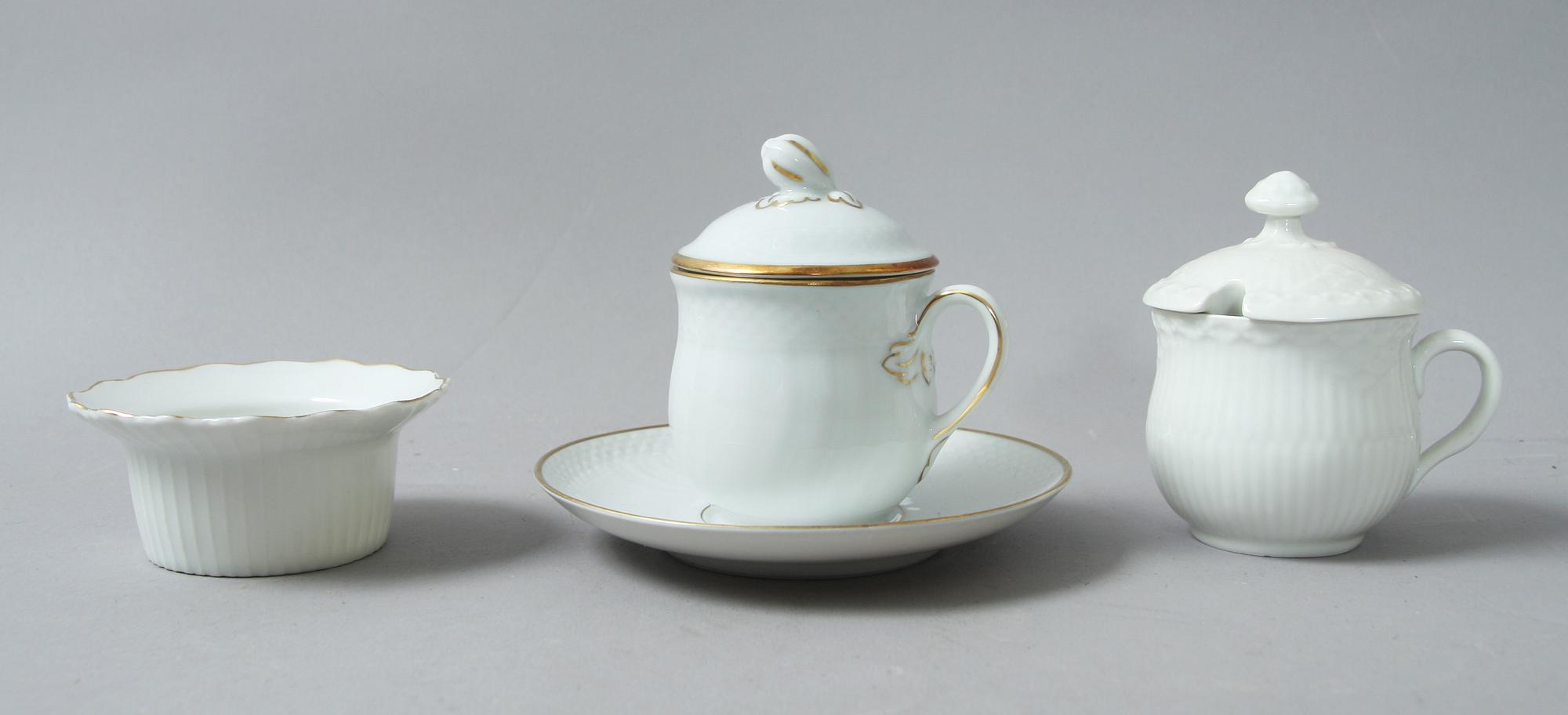 PARTI PORSLIN, ca 31 delar, Upsala Ekeby, mm.