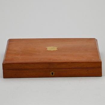 FISKBESTICK, 24 delar, pläter, Lee & Wigfull, Sheffield, England, omkring år 1900.