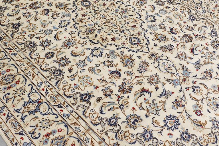 A carpet, Kashan, ca 340 x 240 cm.