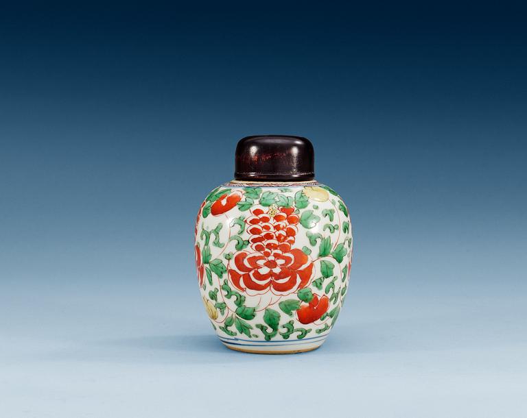 A Transitional wucai teacaddy, 17th Century.