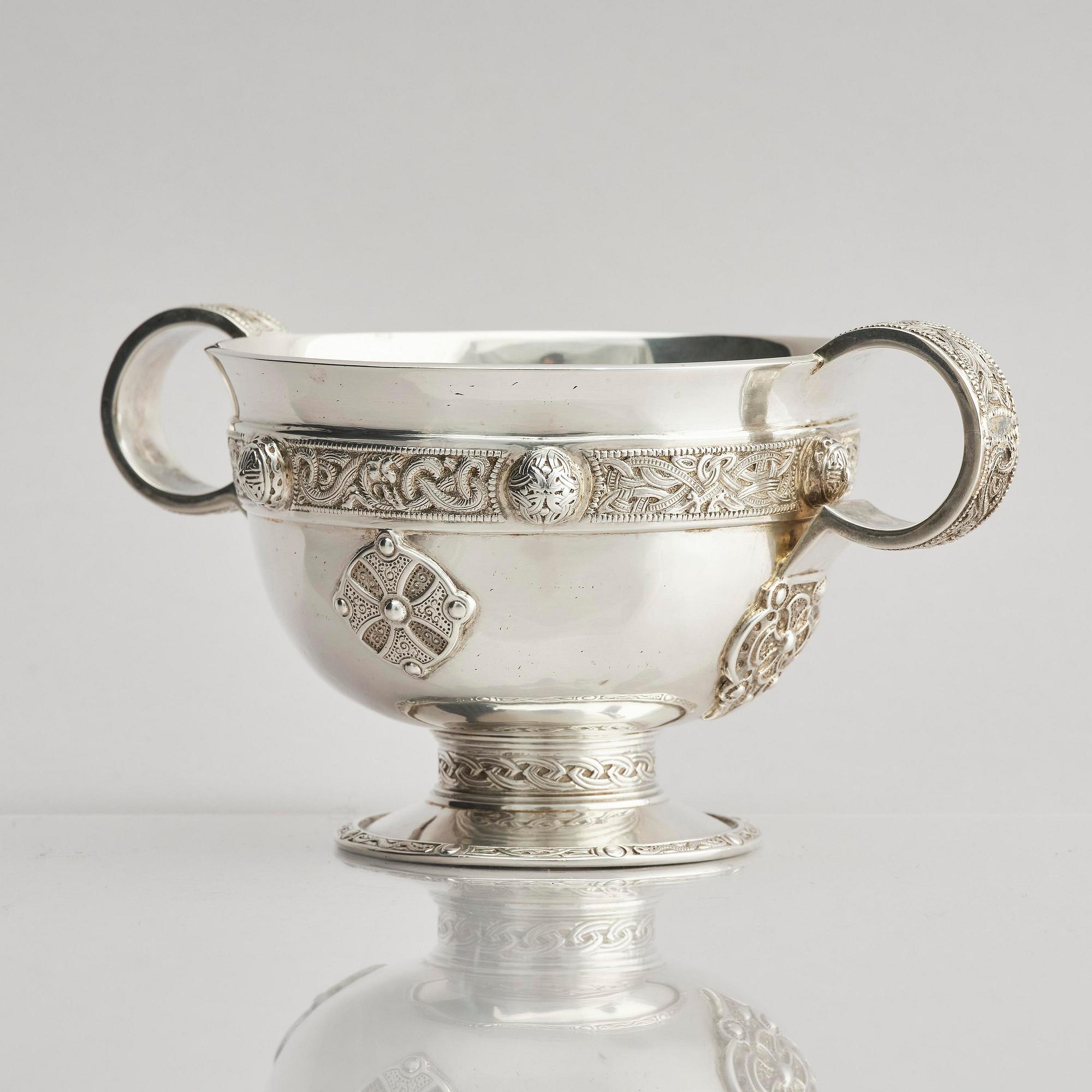 A British early 20th century silver bowl, mark of Lambert & Co (Herbert Charles Lambert), London 1911.