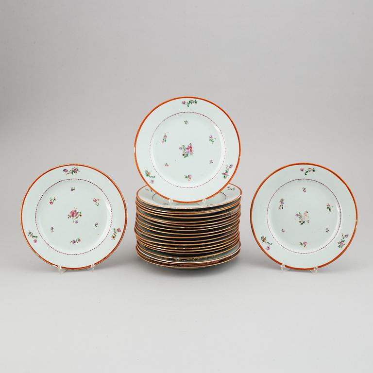 A set of 22 famille rose dinner plates, Qing dynasty, Qianlong (1736-95).