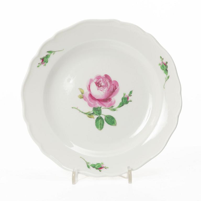 Meissen, Tea and coffee service, approx. 93 pieces, porcelain, “Meissen Rose” (Rote Rose/Meissener Rose).