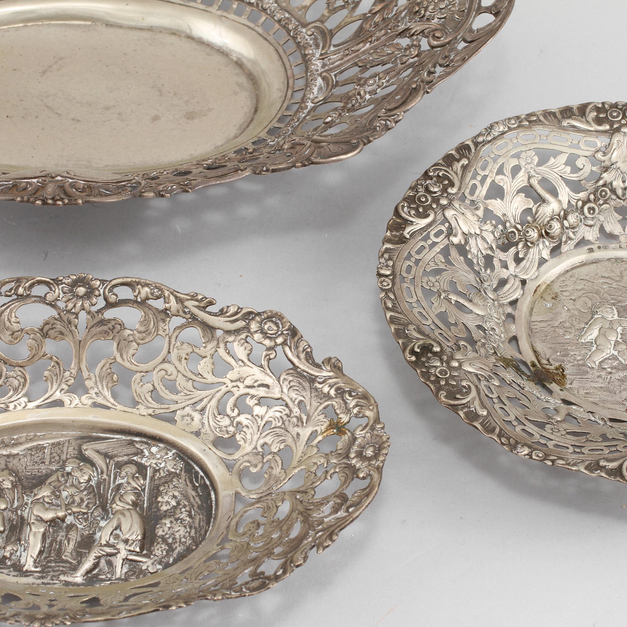 SKÅLFAT, 3 st, silver, utländska stämplar, 1900-talets första hälft. Vikt 555 g.