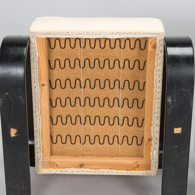 Alvar Aalto, a pair of 1970s armchairs 'Tank chair', model 400, for Artek.