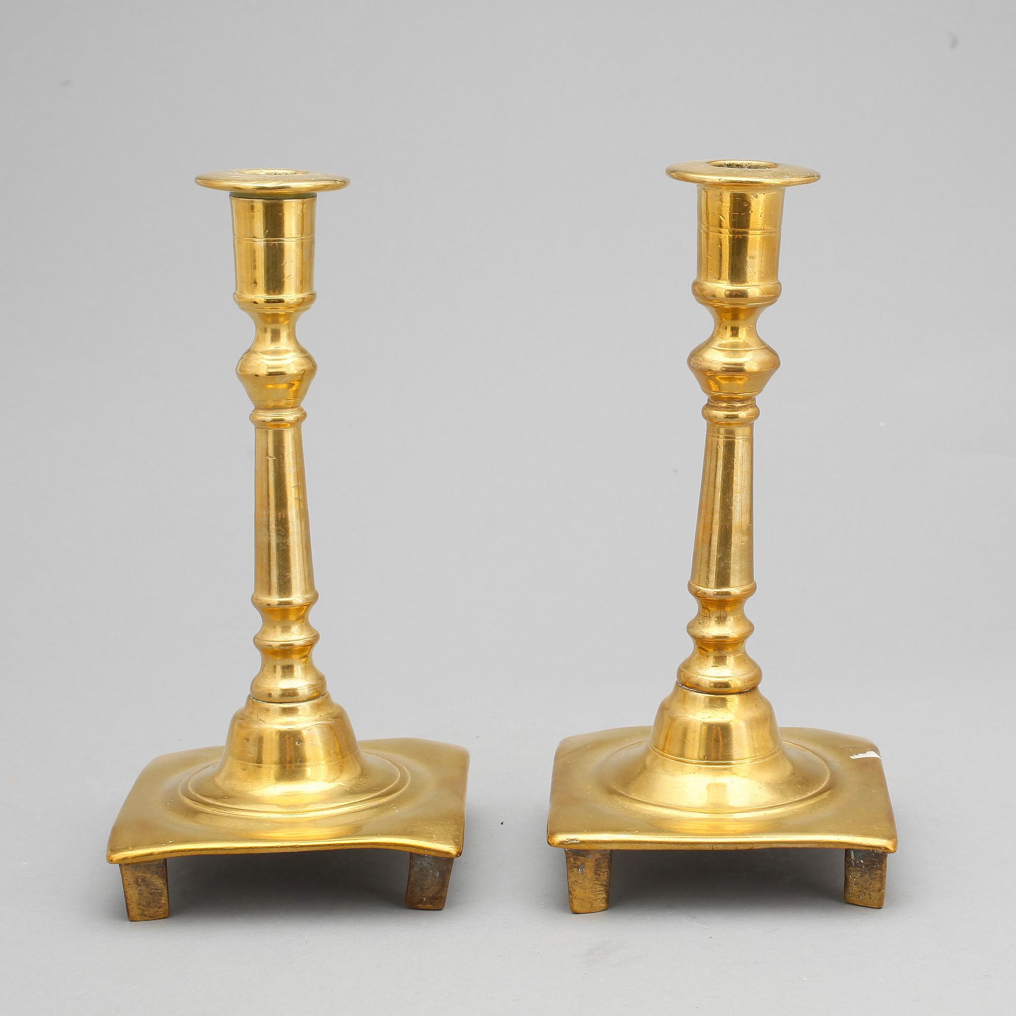 LJUSSTAKAR, ett par, mässing, 1700-tal.