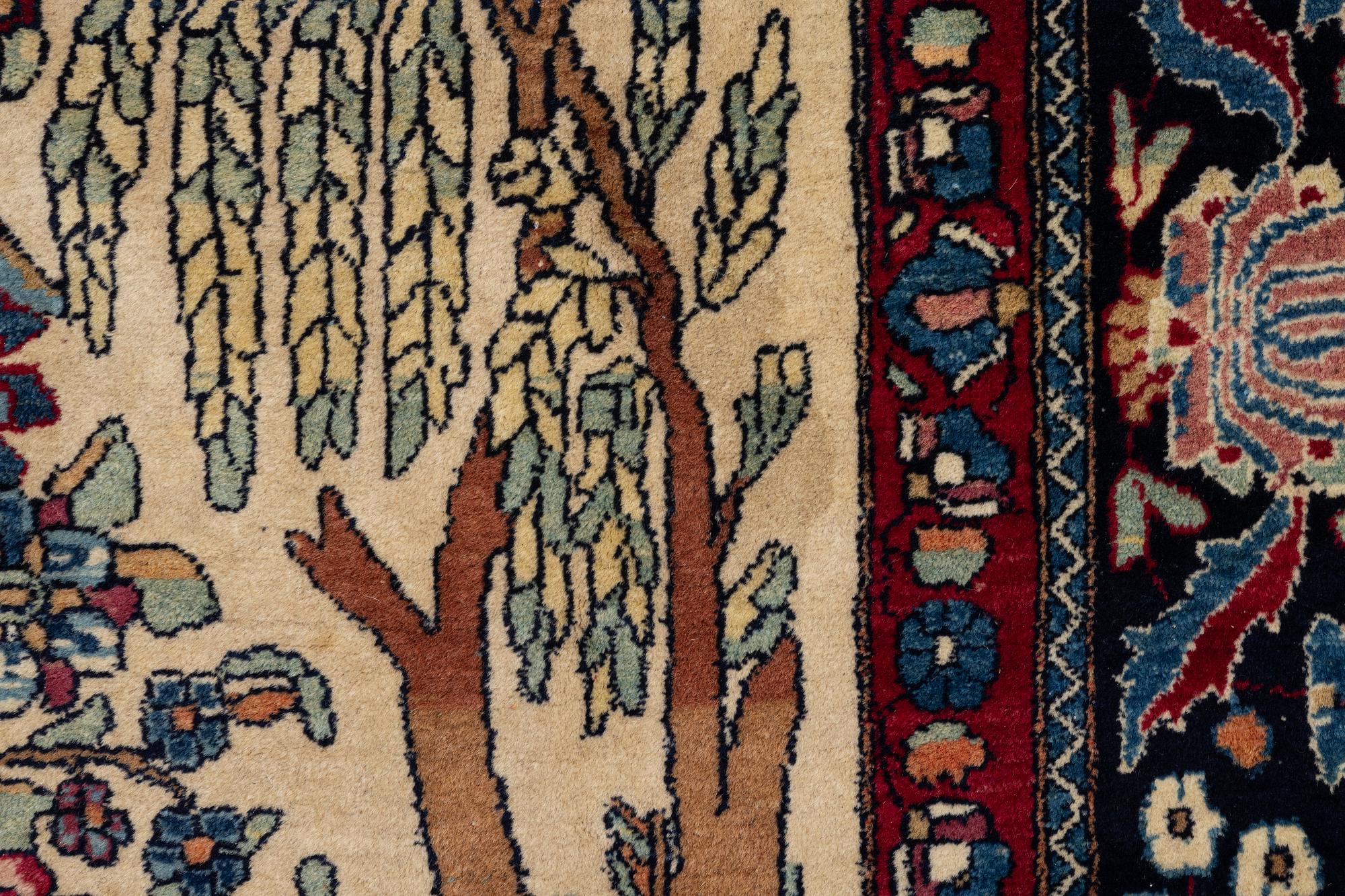 An antique Isfahan rug, ca 235 x 145 cm.