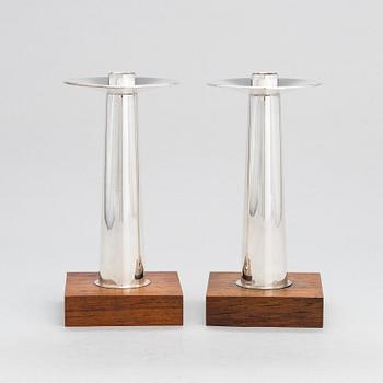 Eero Rislakki, A pair of silver and teak candlesticks. Kultakeskus, Hämeenlinna 1963.