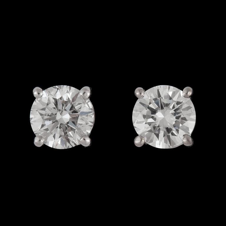 A pair of brilliant cut diamond app. tot. 1.12 cts earrings. E-F/SI1.