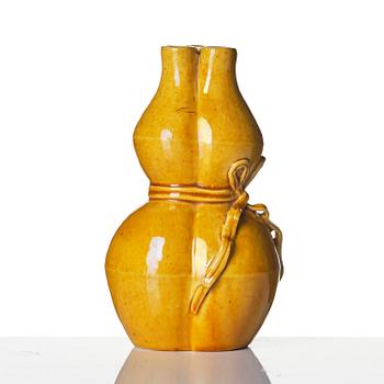A yellow glazed triple spouted double gourd vase, Qing dynasty, 18th century.