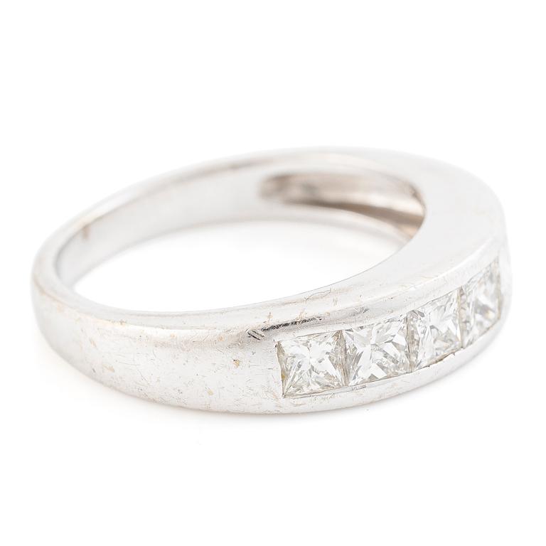 Ring, 18K white gold with princess-cut diamonds.