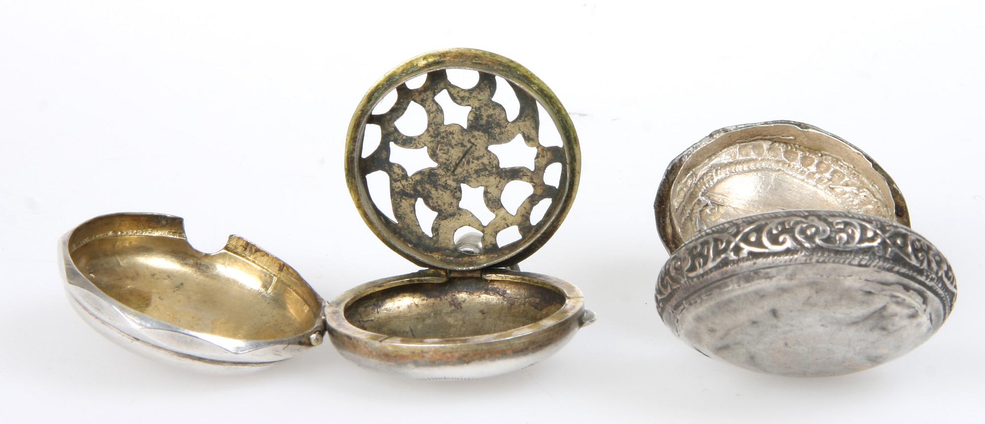DOSOR, 3 st, silver, 1800/1900-tal. 54 g.
