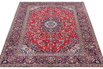 A Kashan carpet, c. 307 x 208 cm.