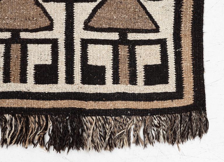 An oriental rug, c. 185 x 100 cm.