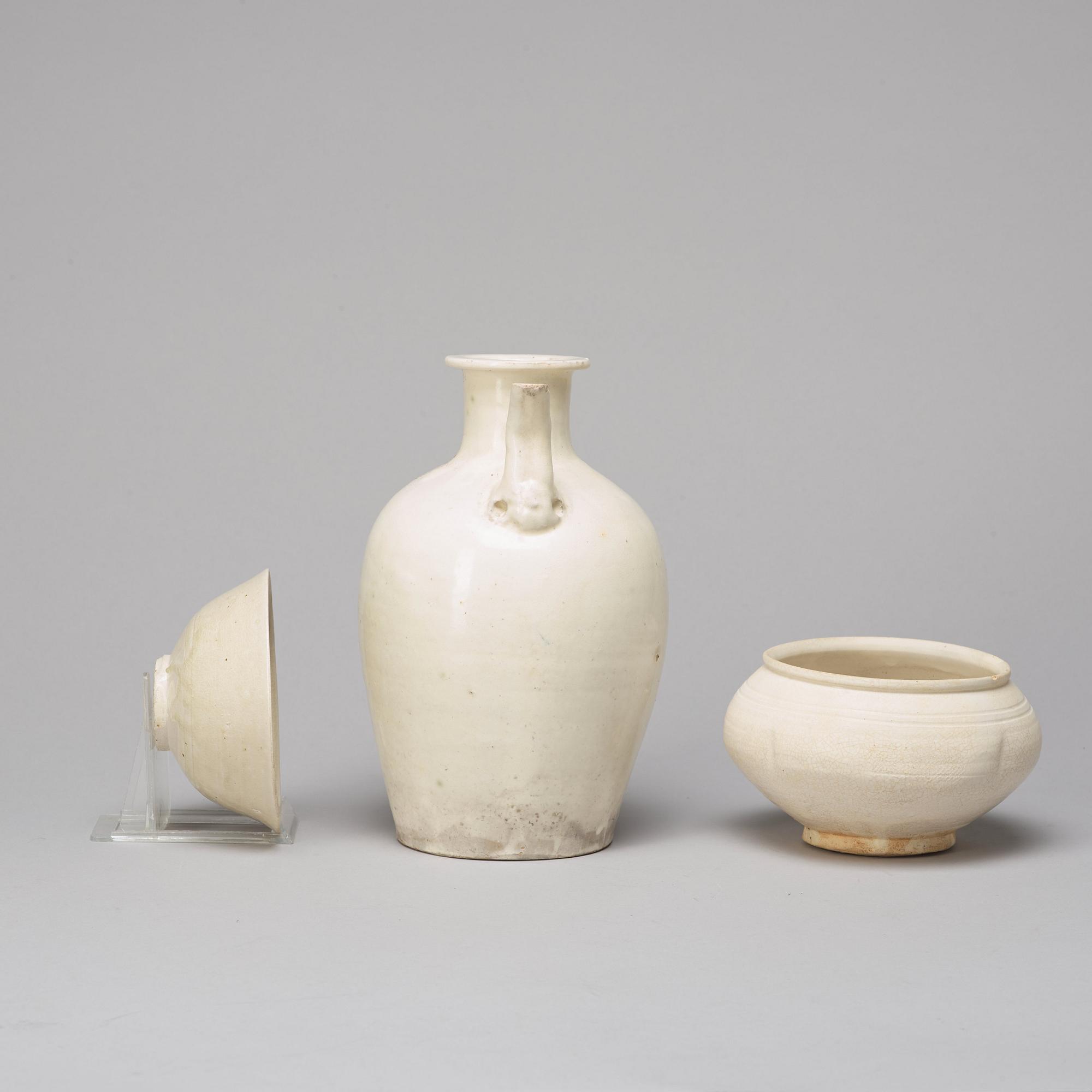 KANNA, KRUKA samt SKÅL, keramik. Sydostasien, troligen 1500-1600-tal.