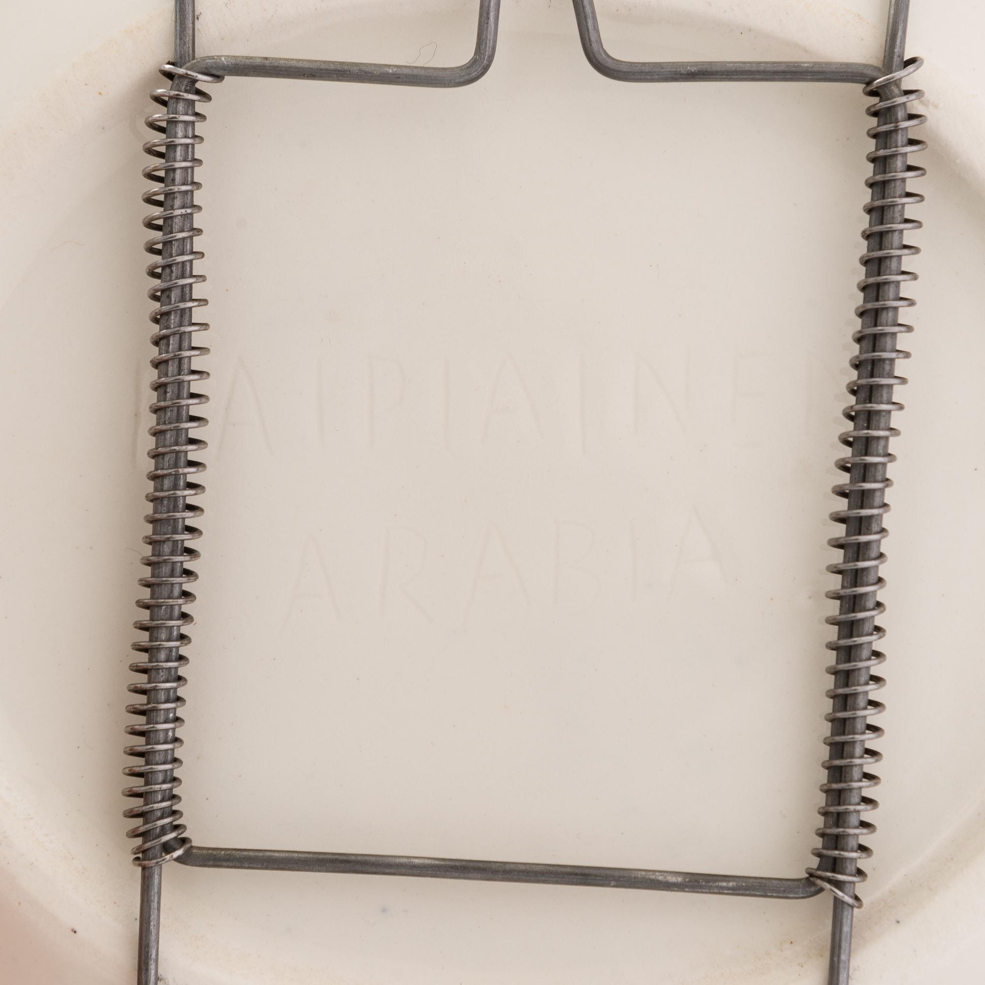 Birger Kaipiainen,  a decorative stoneware plate, signed Birger Kaipiainen, Arabia.