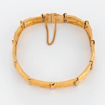 A Björn Weckström bracelet "Kultaköngäs" in 18K gold.