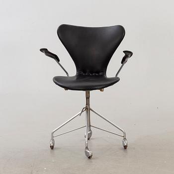 ARNE JACOBSEN, kontorsstol, "Sjuan", Fritz Hansen, 1950/60-tal.
