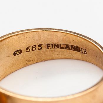 Elis Kauppi, Ring, 14K guld och odlade pärlor. Kupittaan kulta, Åbo.