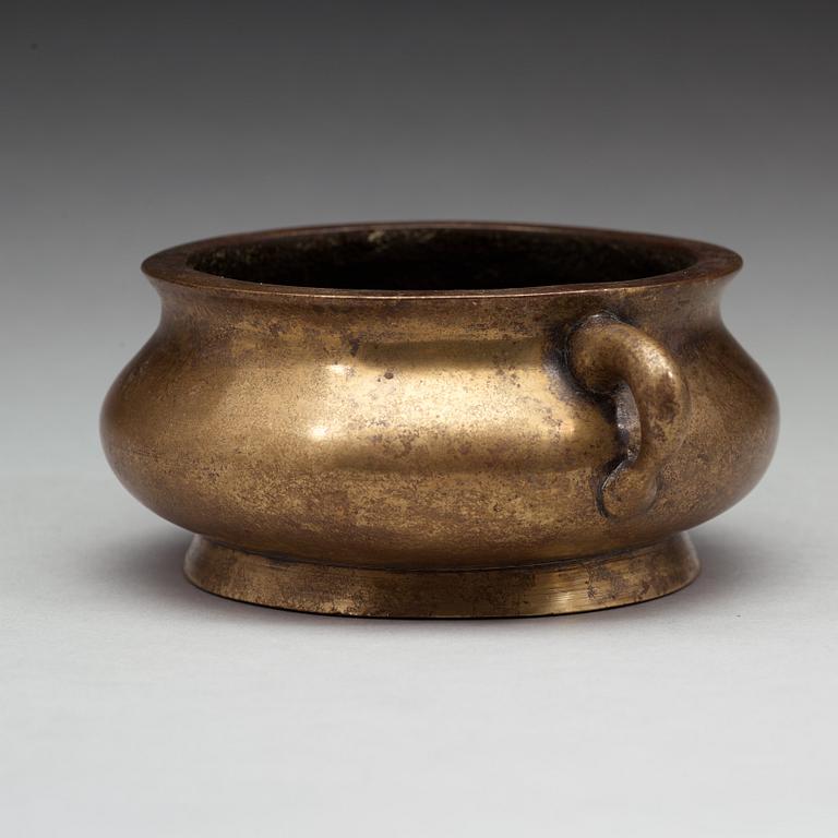 RÖKELSEKAR, brons.  Qingdynastin (1664-1912).