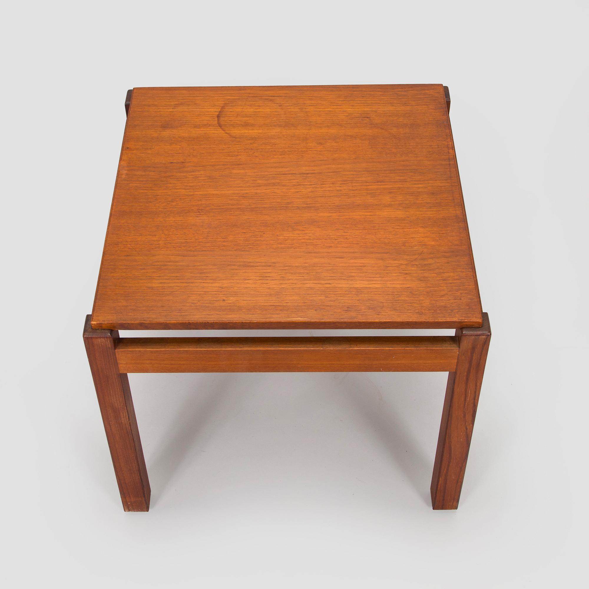 Carl Gustaf Hiort af Ornäs, pöytä, "Lamppupöytä", HMN, Huonekaluliike Mikko Nupponen 1960-luku.