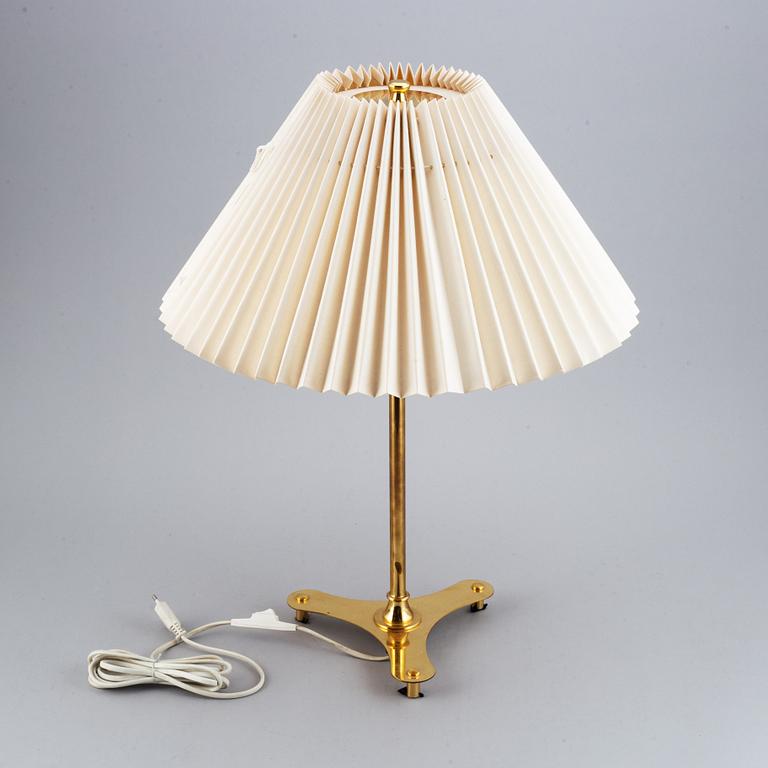Josef Frank, bordslampa modell 2467, Firma Svenskt Tenn.
