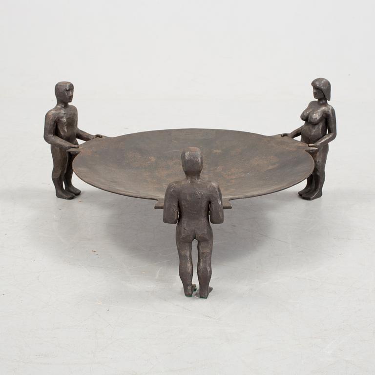 ERIK HÖGLUND, skulptur/skålfat, järn/smide, stämplad HÖGLUND. Lars KONSTSMIDE. L. Larsson.