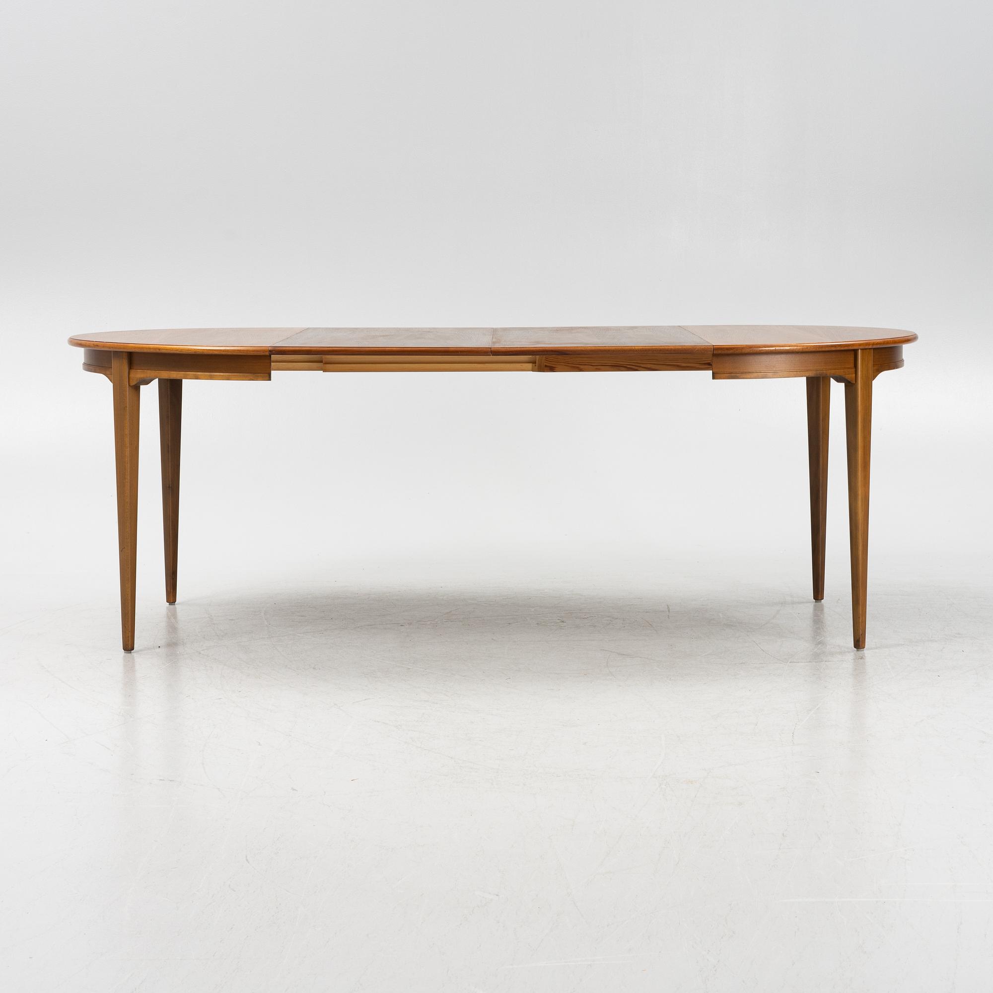 Dining table, walnut, mid-20th century.