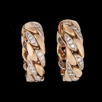 338. A pair of gold and brilliant cut diamond earrings, tot. app. 0.90 cts.
