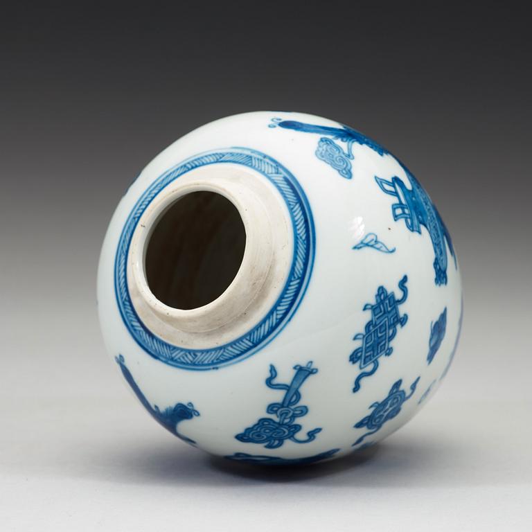 A blue and white jar, Qing dynasty, Kangxi (1662-1722).