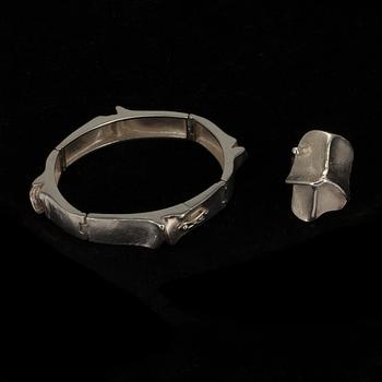 ARMBAND och RING, silver, "Ceras" och "I Magman", Björn Weckström Lapponia 1969.