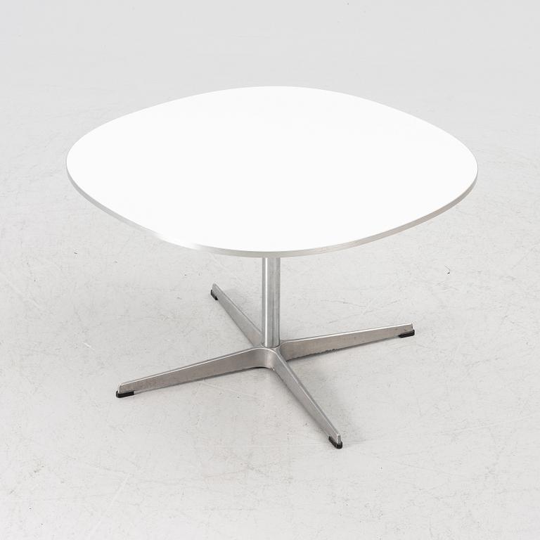 Bruno Mathsson, Piet Hein & Arne Jacobsen, soffbord, "Supercirkel", Fritz Hansen, Danmark, 1980.