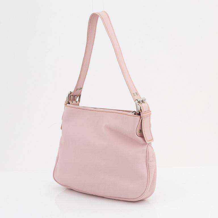 Marc Jacobs, a pink leather 'Cammie' handbag.