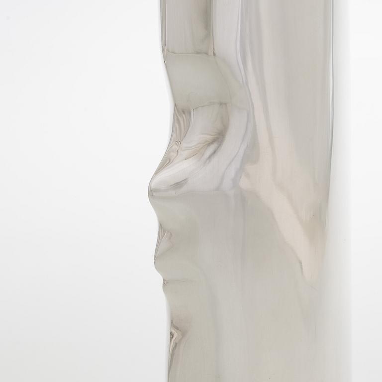 Pekka Piekäinen, maljakko, sterlinghopeaa, J.A. Tarkiainen, Helsinki 1988.