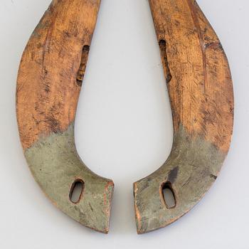 LOKOR, ett par, med fågelhuvuden, 1800-tal.