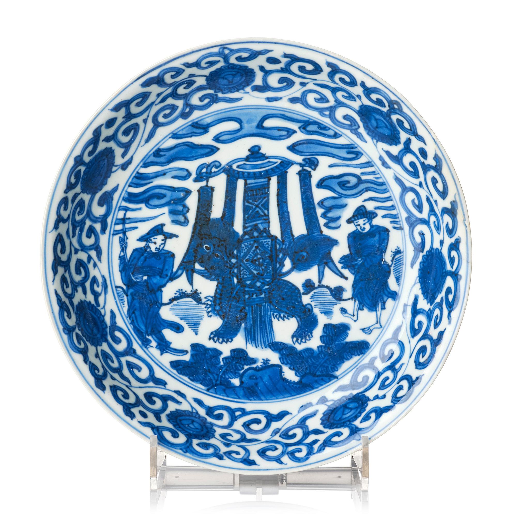 A blue and white dish, Ming dynasty, Wanli (1572-1620).