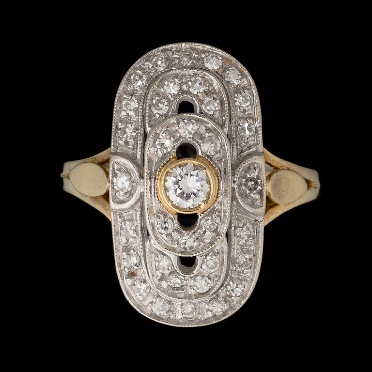 RING, briljantslipade diamanter, 18K guld. Italien.