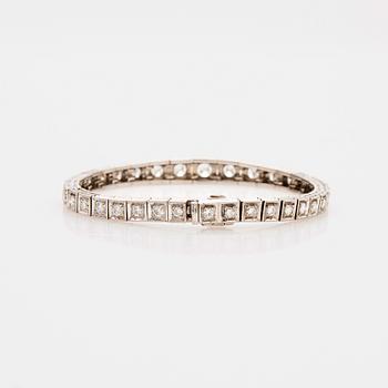 Bracelet, 18k white gold with brilliant-cut diamonds.
