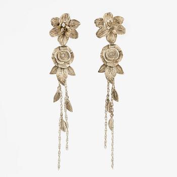 Lars Wallin Jewelry, a pair of sterling silver earrings.