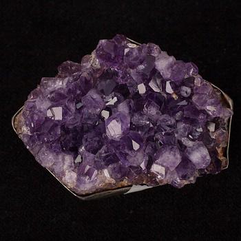 PAPPERSKNIV samt BROSCH, silver samt ametist, Tapio Wirkkala resp. Kaunis Koru. Helsingfors 1985 och 1962.