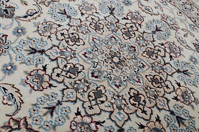 A carpet, Nain, part silk, ca 116 x 116 cm.
