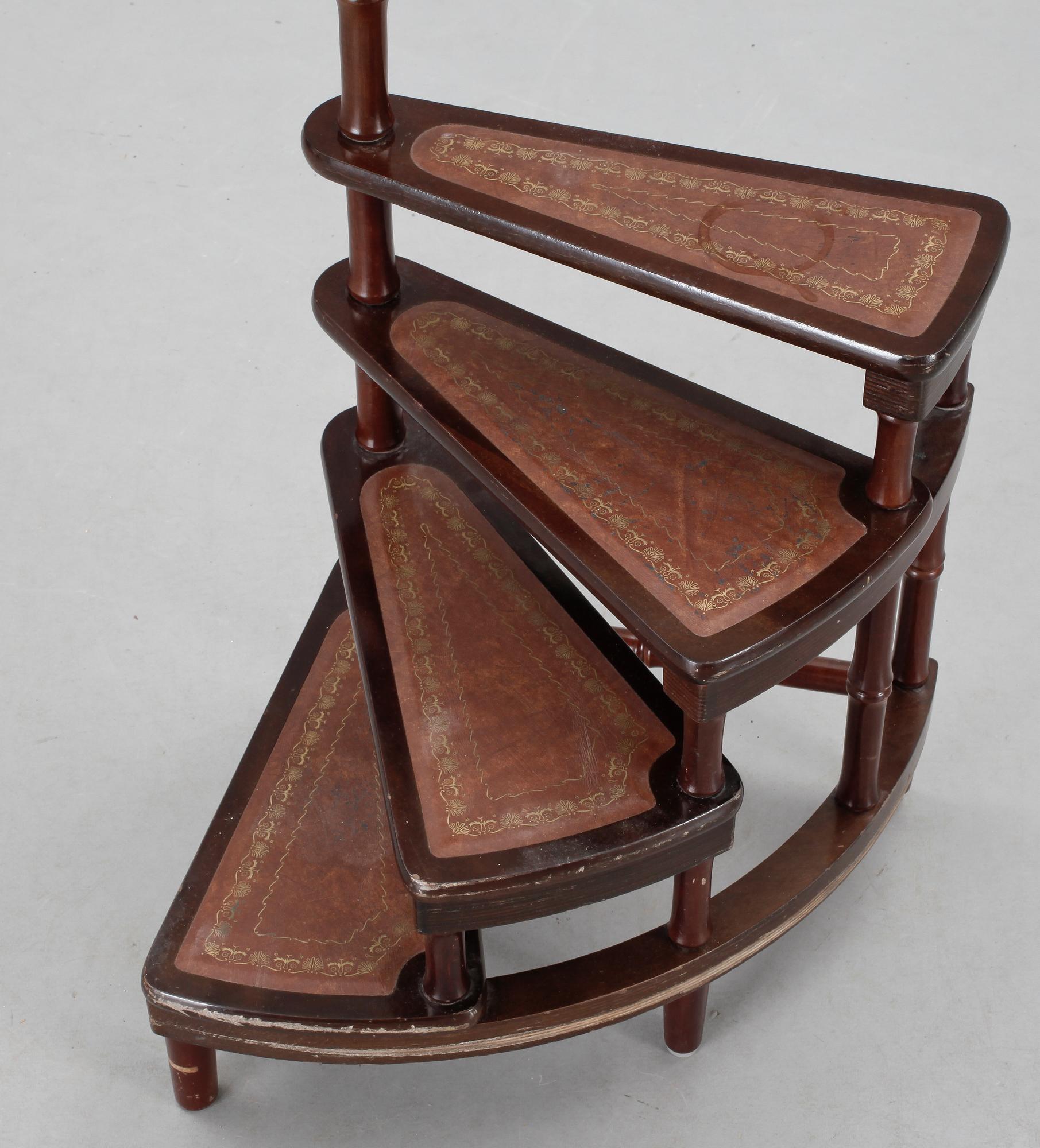 BIBLIOTEKSSTEGE, engelsk stil, 1900-tal.