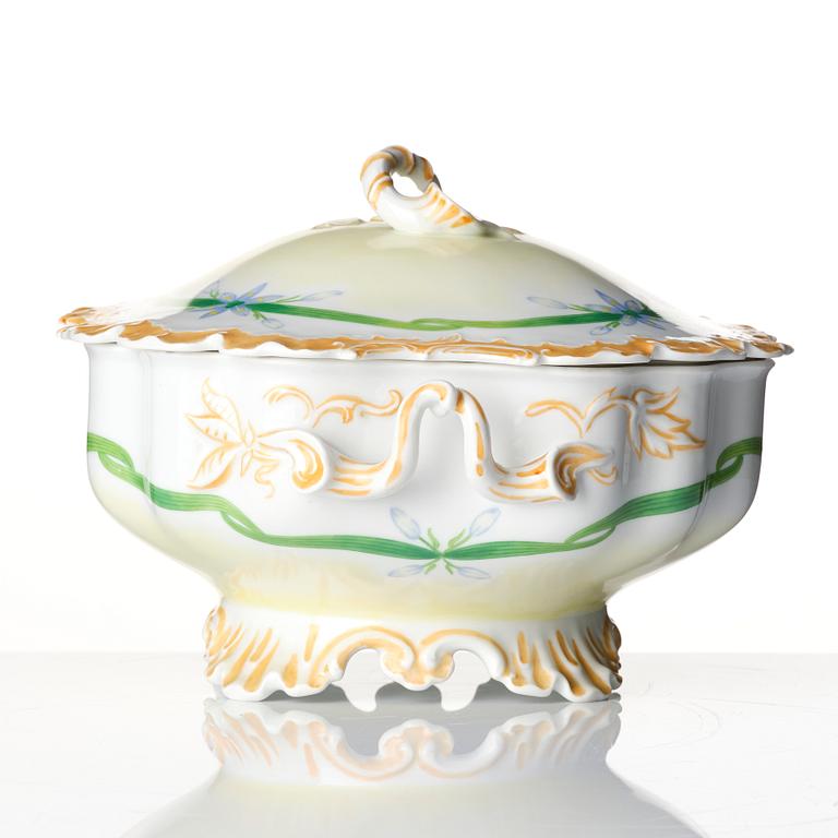 A porcelain tureen with cover, Monbijou Bavaria, signed and dated Emma Leffler 1901.