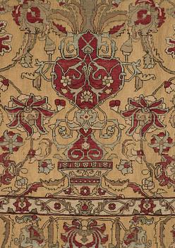 Matta, antik silke metallbroscherad Keshan, sannolikt omkring 1910, ca 200-202,5 x 129-131 cm.