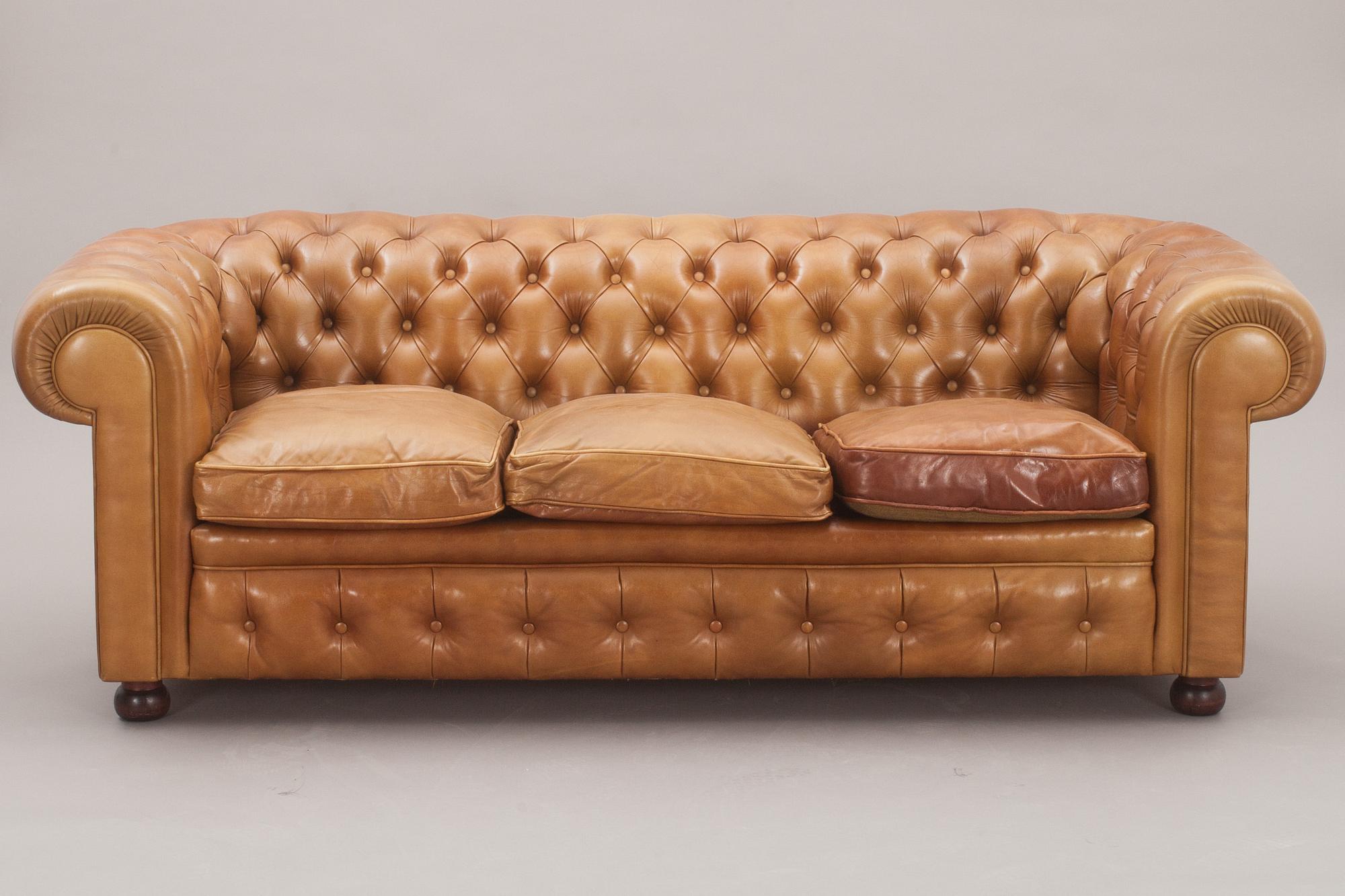 SOFFA och FÅTÖLJ, chesterfieldmodell, 1900-talets slut.