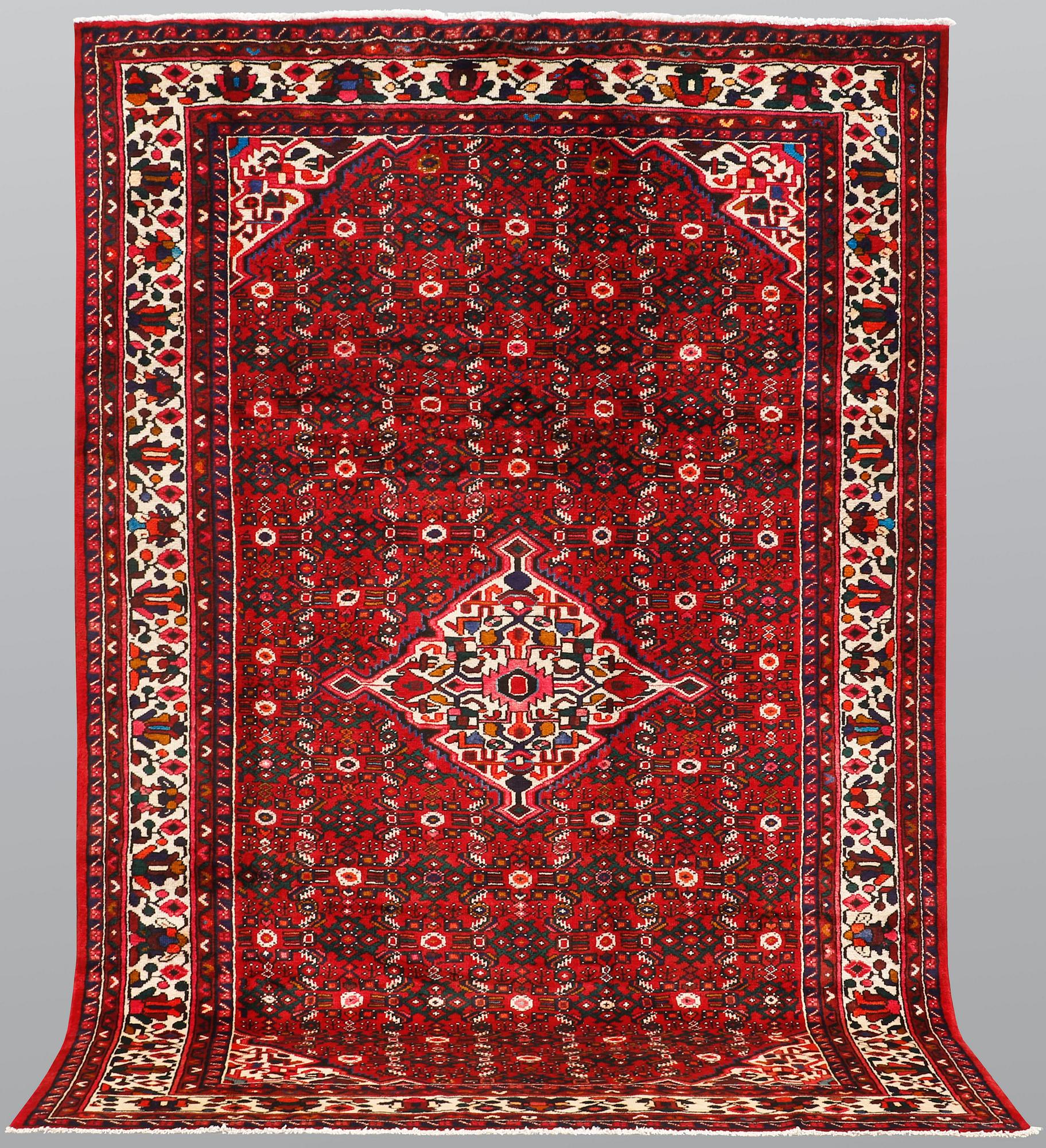 A carpet, Hamadan, ca 301 x 211 cm.