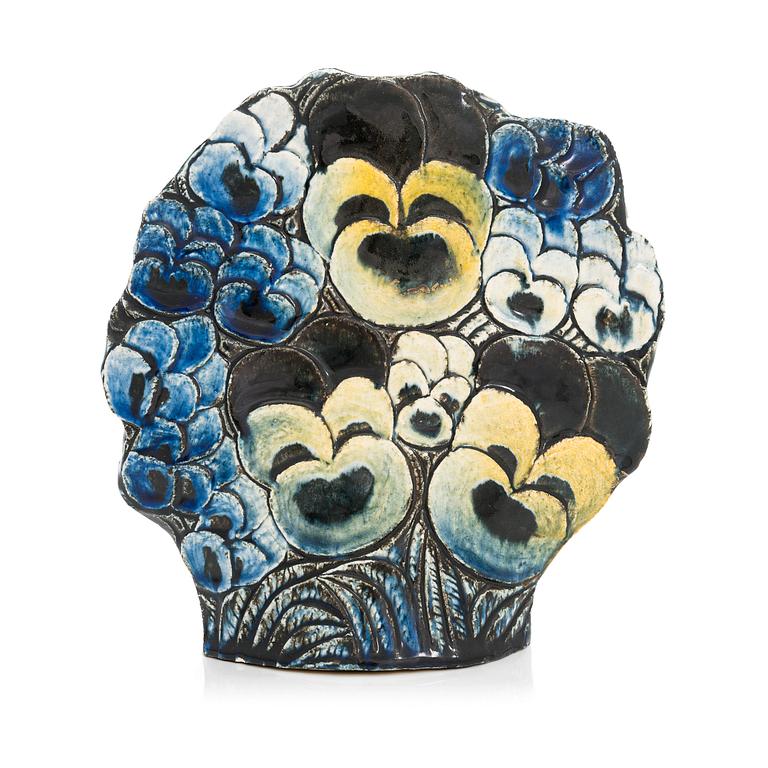 Birger Kaipiainen, a stoneware sculpture signed Kaipiainen Arabia.