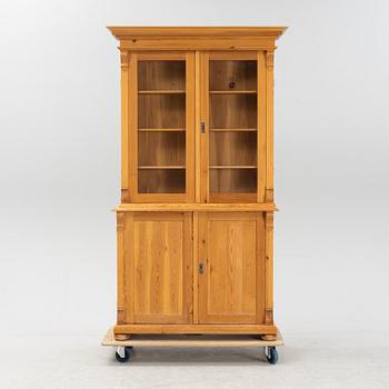 Bokskåp, nyrenässans, 1900-tal.